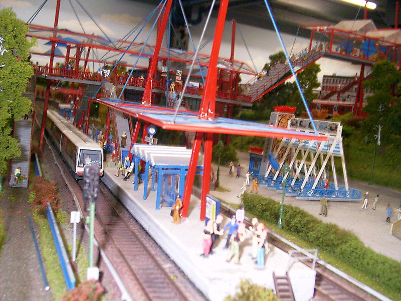 078_ubahn_faehrt_ein